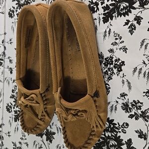 Minnetonka Tan Suede Moccasins  B47